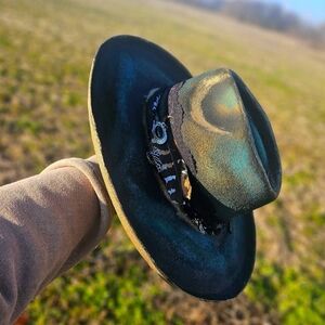 UPCYCLED WIDE BRIM HAT